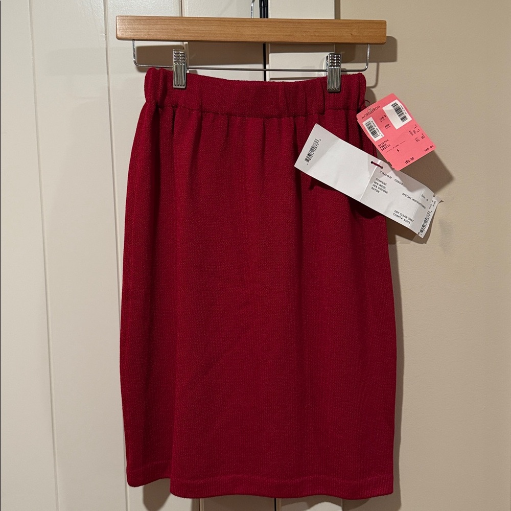 NWT St. JOHN Two Piece Suit Jacket 2 Skirt 6 ~ Red w/Gold Hardware Santana Knit - Picture 12 of 17